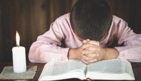 boy-praying-1050x600